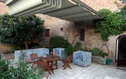 Dezzani Tende Arquati Pergotenda modello Wall
