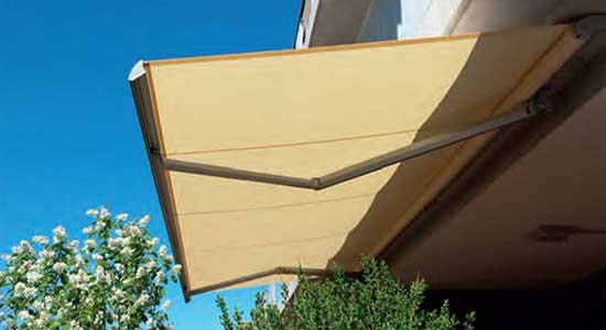 Tenda da sole con braccio a snodo